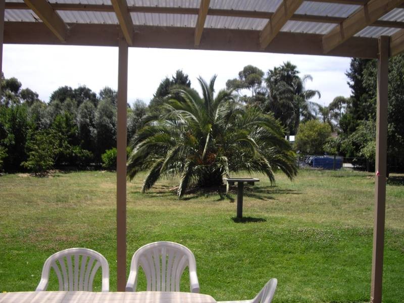 8 Roy Close, Narre Warren North VIC 3804