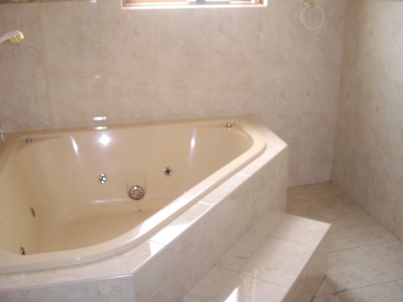 8 Roy Close, Narre Warren North VIC 3804