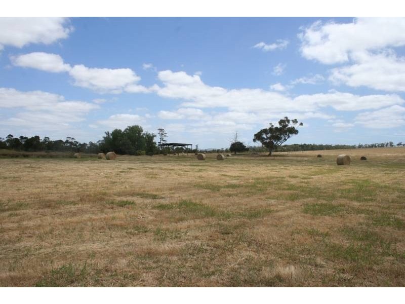 2 Mont Albert Road, Garfield VIC 3814