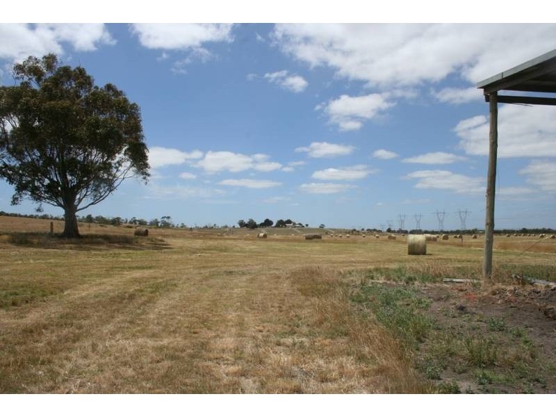 2 Mont Albert Road, Garfield VIC 3814