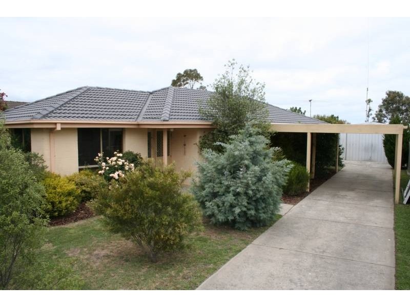 27 Cameron Way, Pakenham VIC 3810