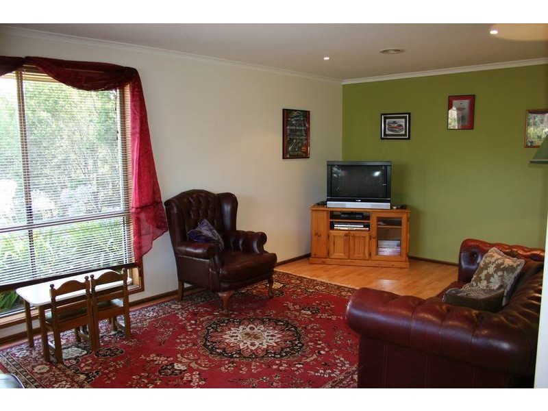 27 Cameron Way, Pakenham VIC 3810