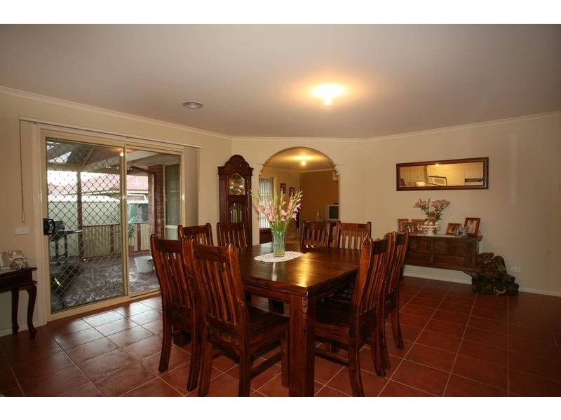 24 Bluehills Blvd, Pakenham VIC 3810