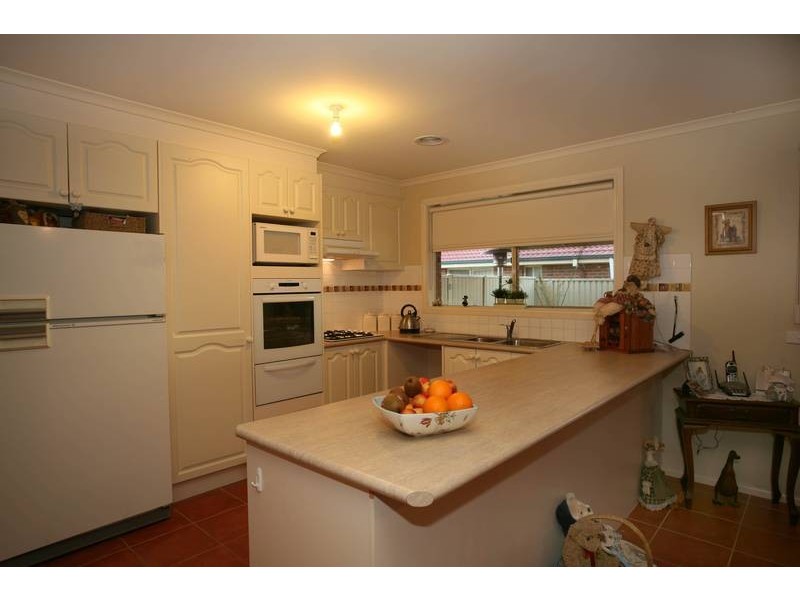 24 Bluehills Blvd, Pakenham VIC 3810