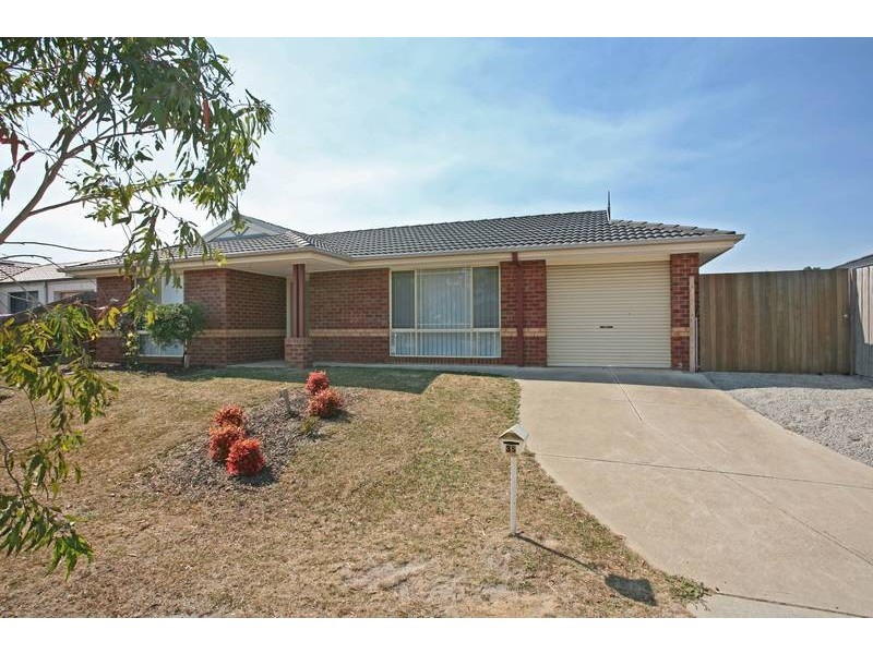 35 Sir Thomas Drive, Pakenham VIC 3810