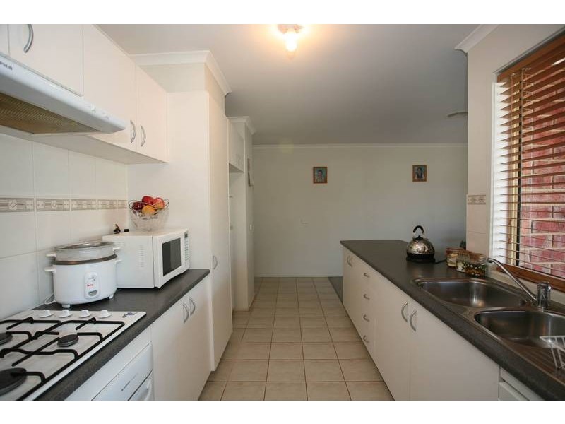 35 Sir Thomas Drive, Pakenham VIC 3810
