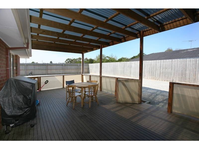 35 Sir Thomas Drive, Pakenham VIC 3810