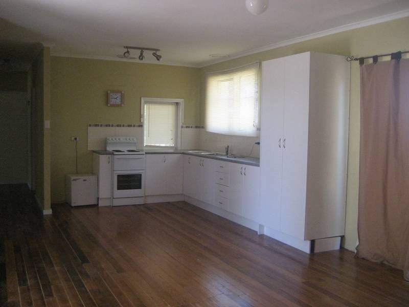 695 Railway Ave, Garfield VIC 3814