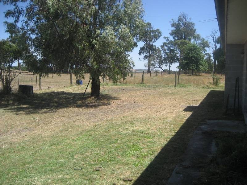 695 Railway Ave, Garfield VIC 3814