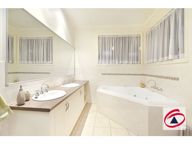 21 Arbour Rise, Pakenham VIC 3810