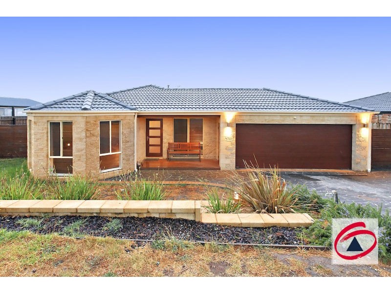 4 Harmony Court, Pakenham VIC 3810