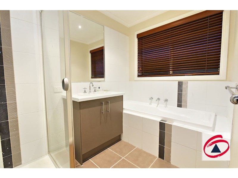 4 Harmony Court, Pakenham VIC 3810