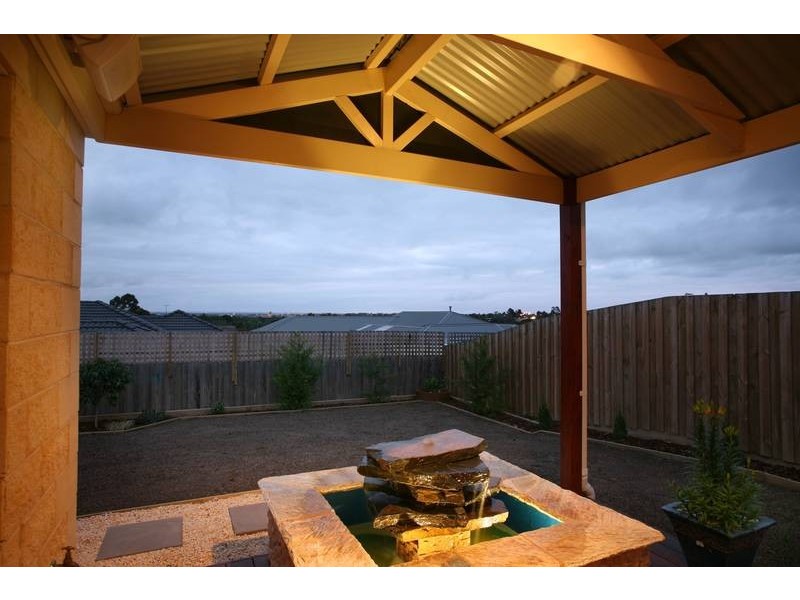 4 Harmony Court, Pakenham VIC 3810