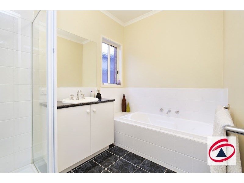 13 Ashwood Grove, Pakenham VIC 3810