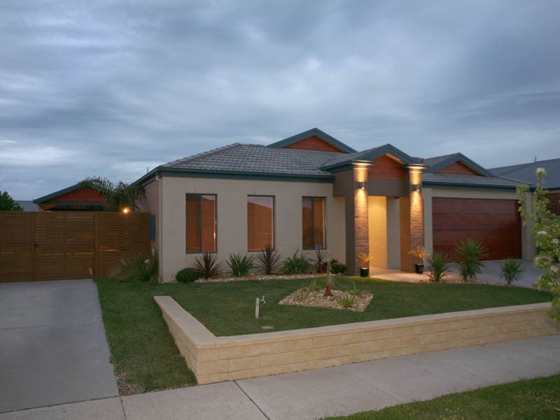 26 Henry Lawson Drive, Pakenham VIC 3810