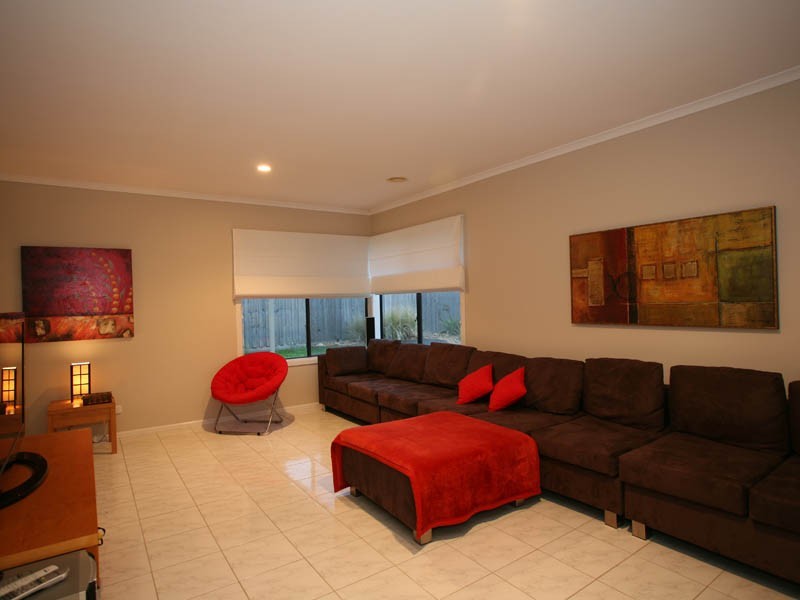 26 Henry Lawson Drive, Pakenham VIC 3810
