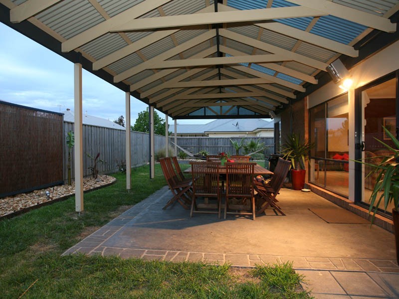 26 Henry Lawson Drive, Pakenham VIC 3810