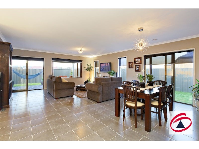 4 Camdolle Close, Pakenham VIC 3810