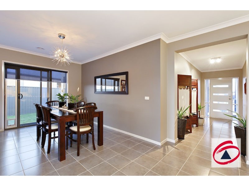 4 Camdolle Close, Pakenham VIC 3810