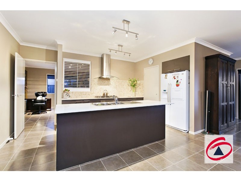 4 Camdolle Close, Pakenham VIC 3810