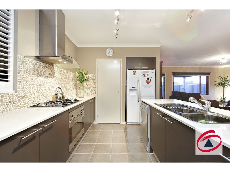 4 Camdolle Close, Pakenham VIC 3810