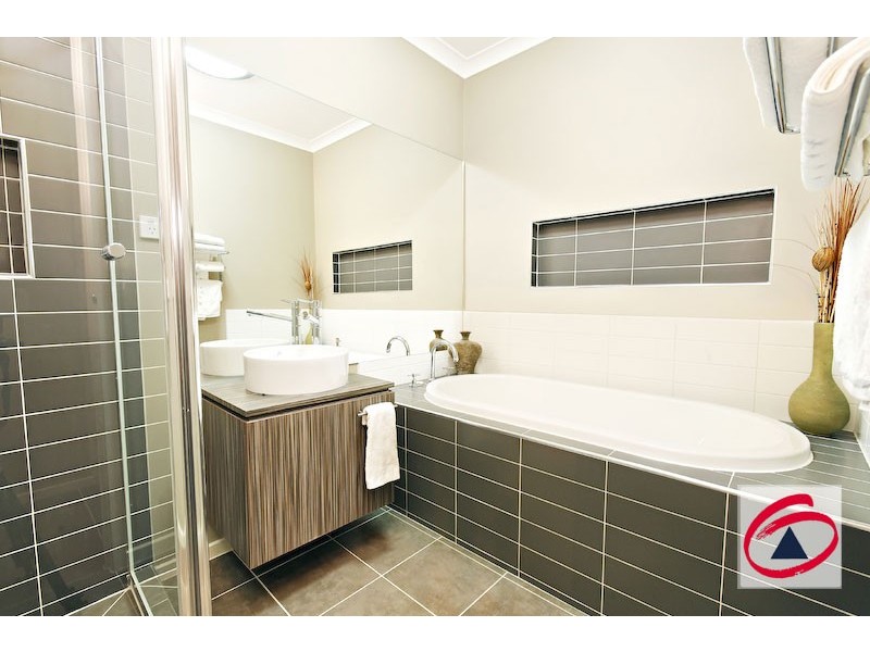 4 Camdolle Close, Pakenham VIC 3810