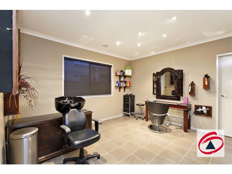 4 Camdolle Close, Pakenham VIC 3810