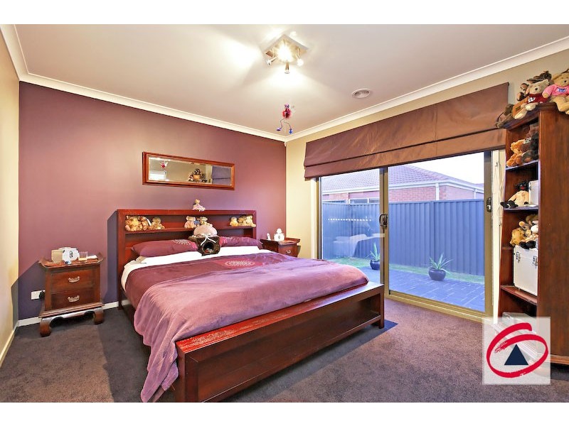 4 Camdolle Close, Pakenham VIC 3810