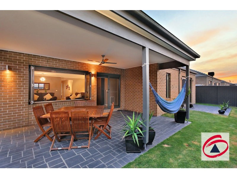 4 Camdolle Close, Pakenham VIC 3810