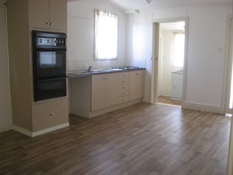 8 James Street, Pakenham VIC 3810