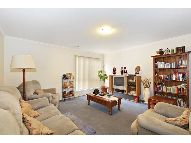 6 Tea Tree Close, Pakenham VIC 3810