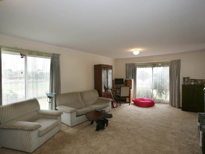 1/2-4 Racecourse Road, Nar Nar Goon VIC 3812