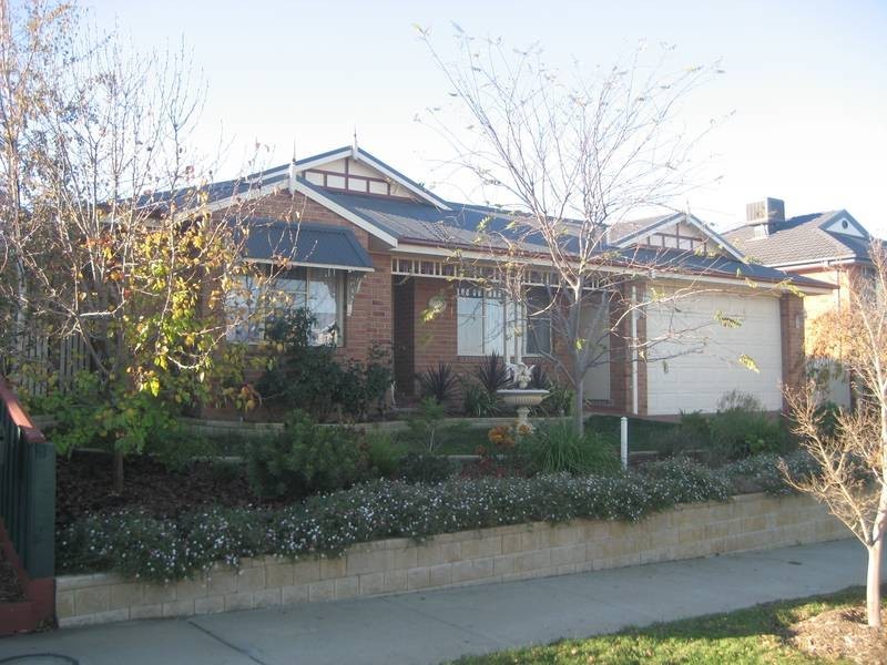 12 Overland Rise, Pakenham VIC 3810