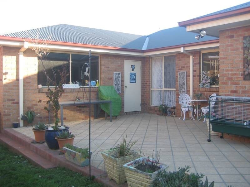 12 Overland Rise, Pakenham VIC 3810