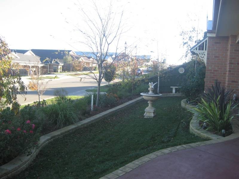 12 Overland Rise, Pakenham VIC 3810