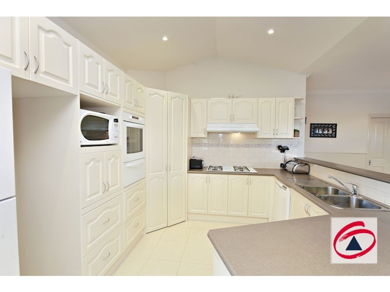24 Henry Lawson Drive, Pakenham VIC 3810