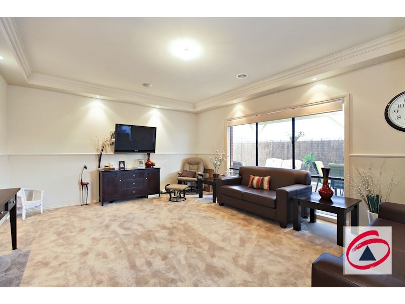 24 Henry Lawson Drive, Pakenham VIC 3810