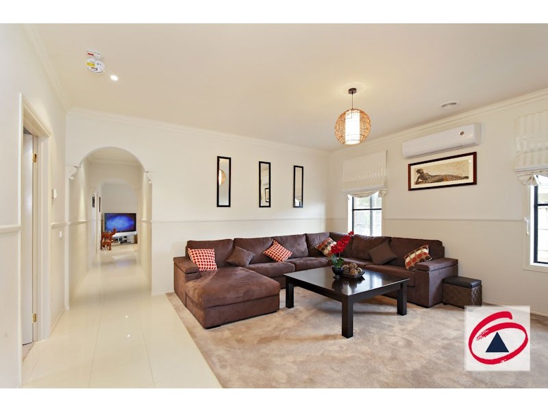24 Henry Lawson Drive, Pakenham VIC 3810
