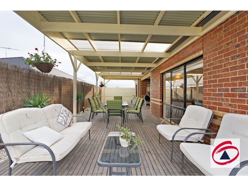 24 Henry Lawson Drive, Pakenham VIC 3810