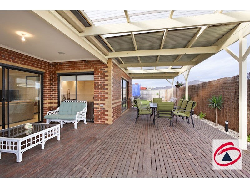 24 Henry Lawson Drive, Pakenham VIC 3810