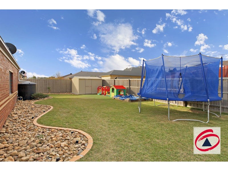 24 Henry Lawson Drive, Pakenham VIC 3810