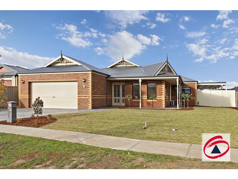 24 Henry Lawson Drive, Pakenham VIC 3810