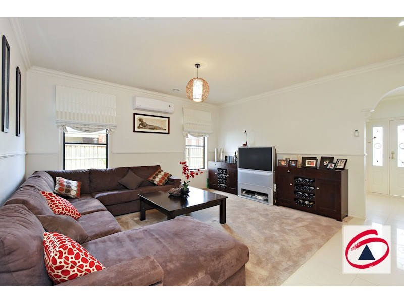 24 Henry Lawson Drive, Pakenham VIC 3810