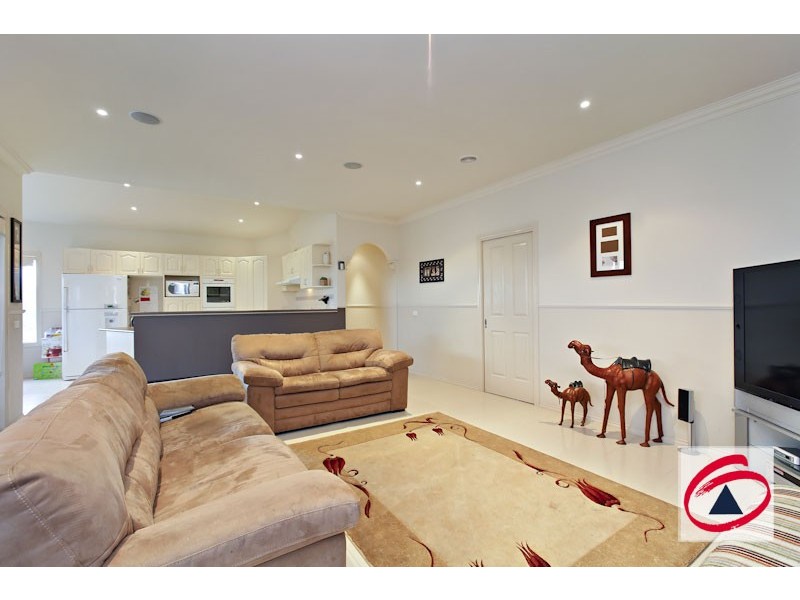 24 Henry Lawson Drive, Pakenham VIC 3810