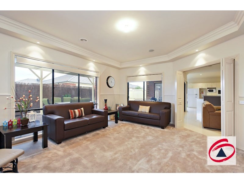 24 Henry Lawson Drive, Pakenham VIC 3810