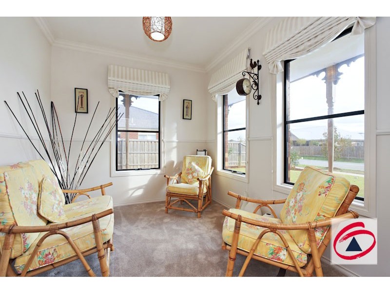 24 Henry Lawson Drive, Pakenham VIC 3810