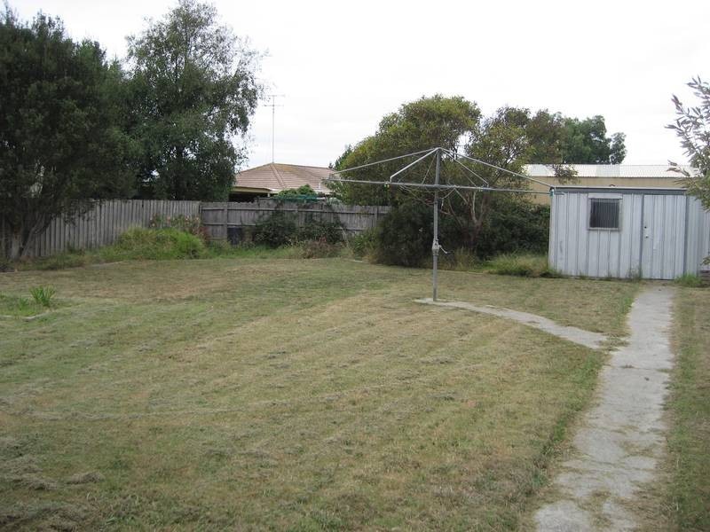 27 Kingston Ave, Pakenham VIC 3810