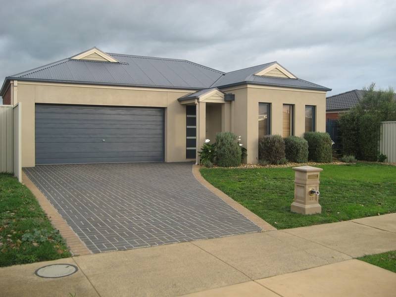10 Howqua Place, Pakenham VIC 3810