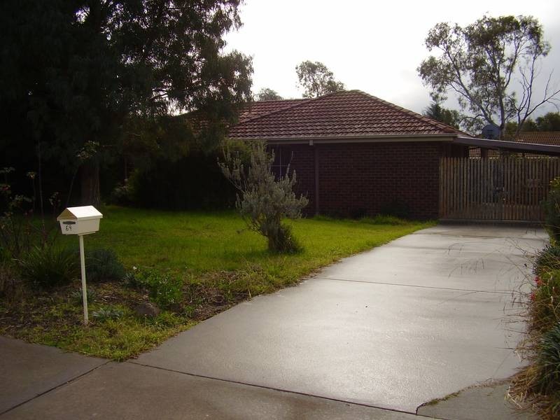 69 Smethurst Ave, Pakenham VIC 3810