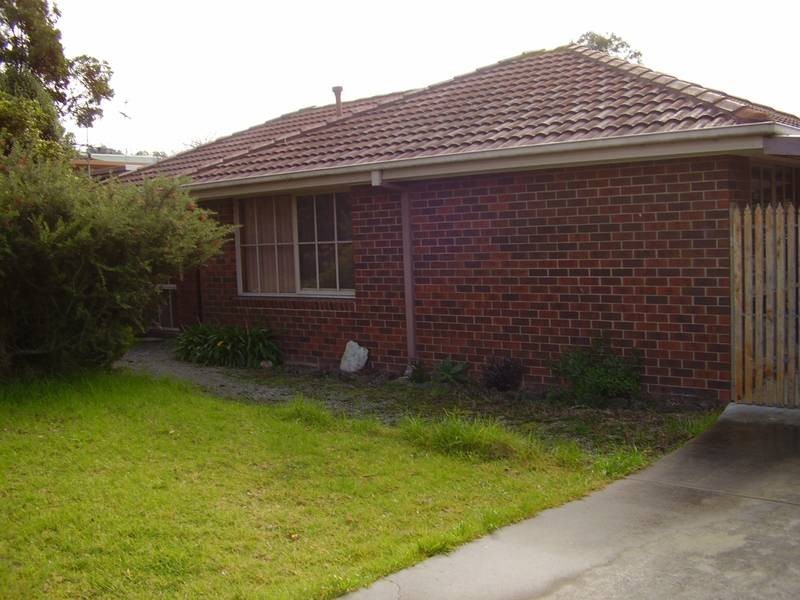 69 Smethurst Ave, Pakenham VIC 3810